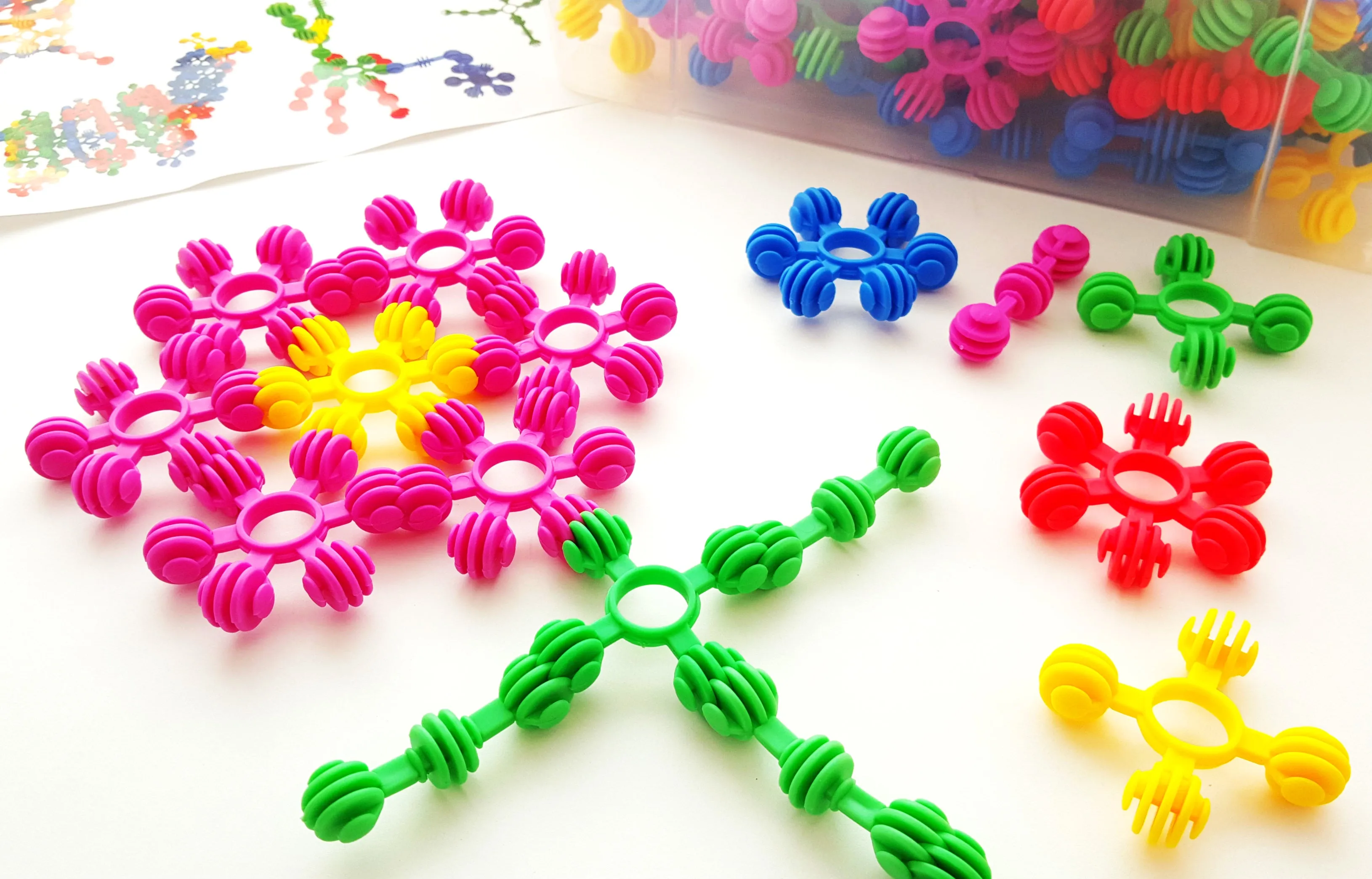 Star Flex Creative Connecting Construction Kit for Kids by Skoolzy